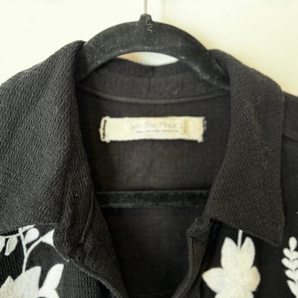 Free People black Flowers Embroidered Shirt women size small - Picture 5 of 5